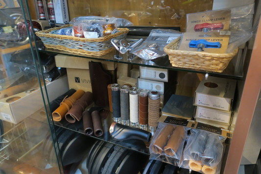 レトロなグリップ入荷!_c0132901_192657.jpg