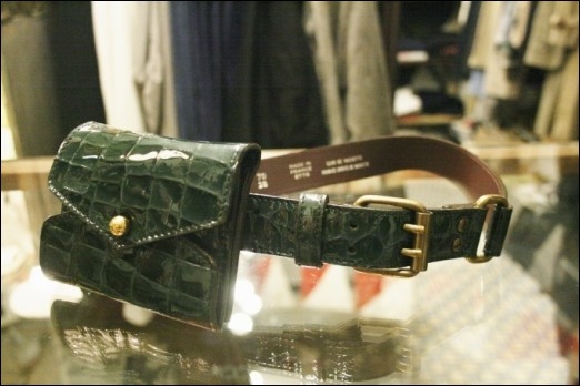 家の近所にご飯屋さんがOPENするのは助かる!!(YVES SAINT LAURENT、PRADA、SONIA RYKIEL、BROOKSBROTHERS レディースバッグ、ベルト)_f0180307_00260273.jpg