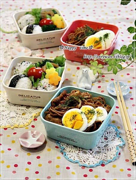 焼きそばでW炭水化物弁当とくるくるラウンドパン♪_f0348032_18164536.jpg