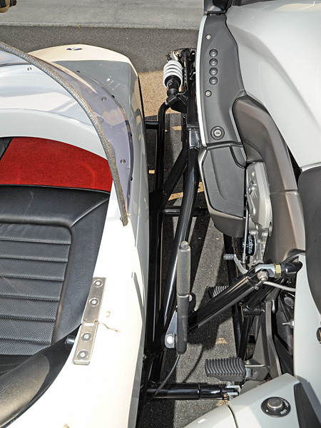 BMW K1600GT + ABEZ X(クロス)サイドカー_e0218639_16220252.jpg