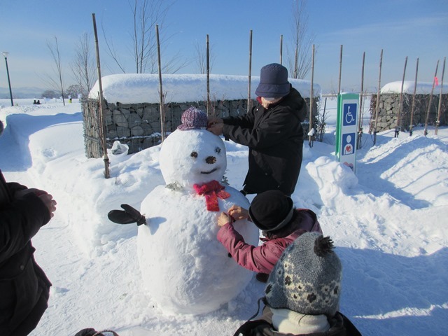 冬のガーデンスタート！今年も雪だるまを作りました_e0336214_15560890.jpg