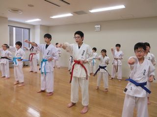 土曜日空手 YC琴似教室・宮の沢教室・八軒教室・麻生道場_c0118332_22545265.jpg