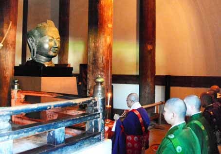 銅造仏頭（国宝）、80年ぶりに興福寺東金堂へ遷座 : 平城宮跡