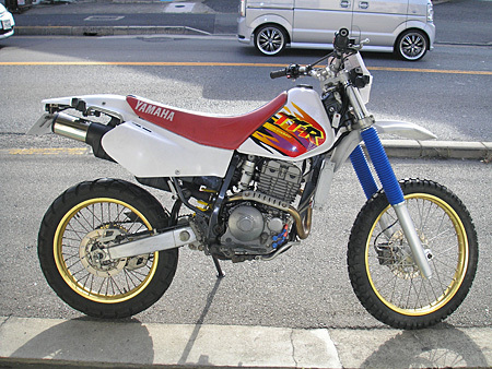 お勧めの中古車 ヤマハTT250R(赤)_e0218639_23381556.jpg