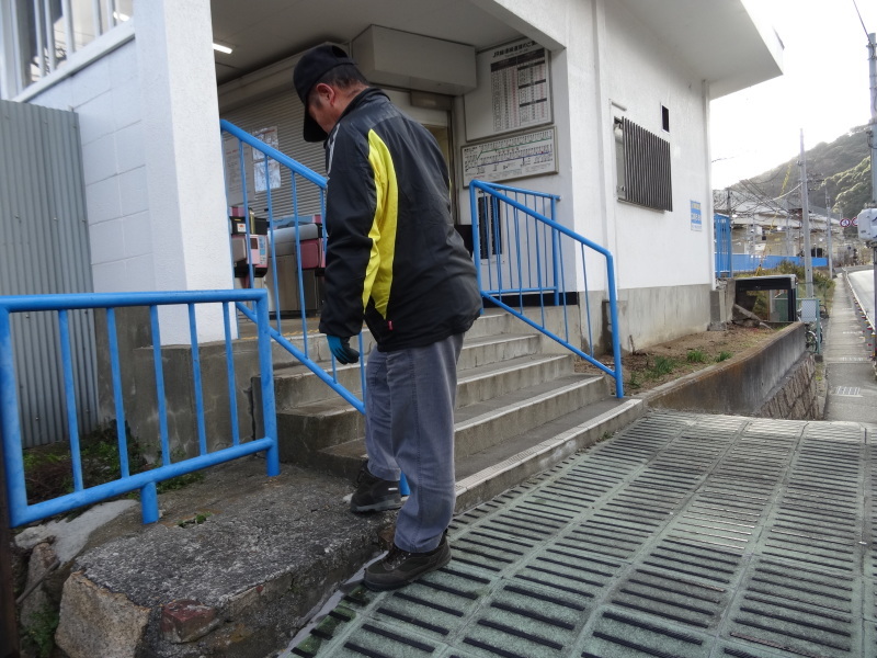 孝子駅の門松撤去・・・みさき里山クラブ_c0108460_21191512.jpg