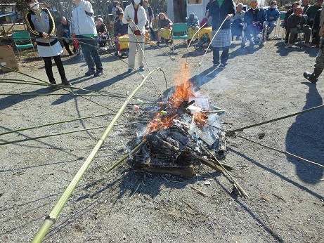 どんど焼き　2017_a0112762_15390132.jpg