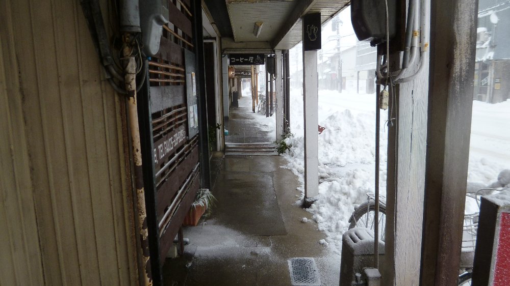 吹雪の時は雁木通りが有りがたい！_e0065084_6385315.jpg