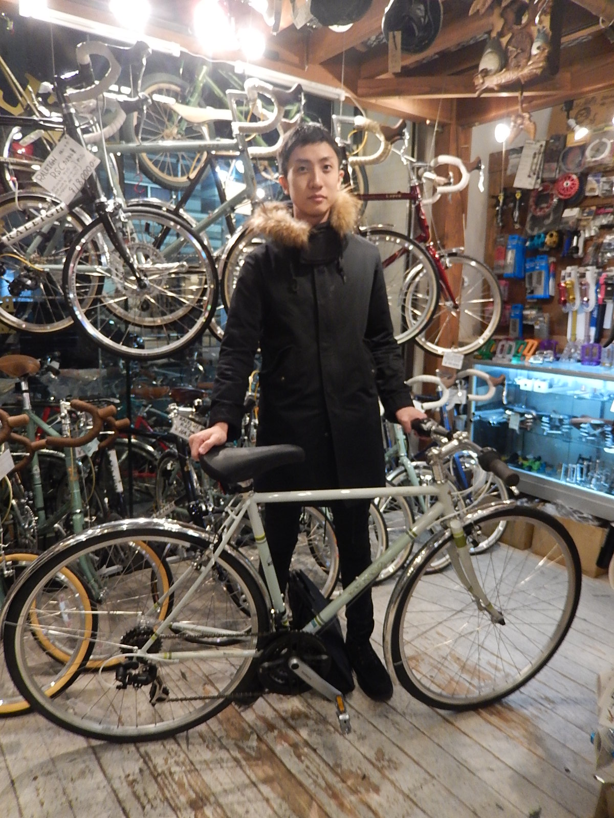 1月16日 渋谷 原宿 の自転車屋 FLAME bike前です_e0188759_1940307.jpg