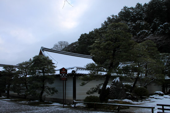 南禅寺も雪景色_e0048413_1512874.jpg