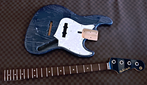 「5弦Bass × 1種と4弦Bass × 1種」の塗装が完了です!_e0053731_15442023.jpg