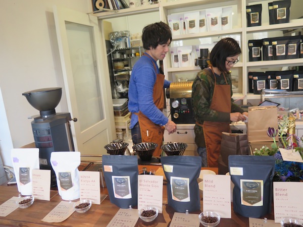R ART OF COFFEE さんがオープンしました!_d0240754_18223375.jpg