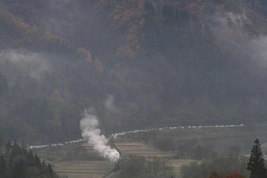白い車列 - 2016年晩秋・飯山線 - _b0190710_22541417.jpg