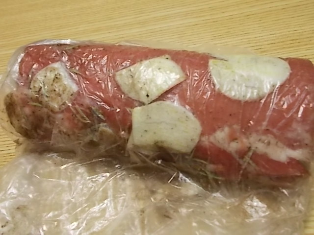 豚ヒレ肉でベーコンを_f0316507_21032982.jpg