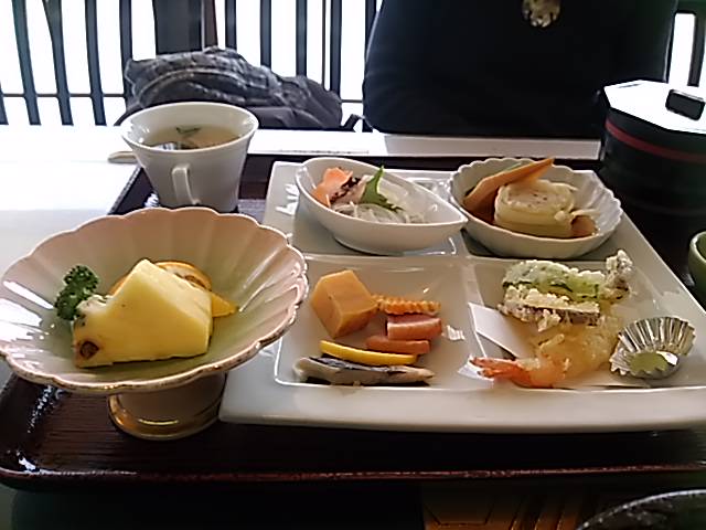 友達とランチ&たわみ皿を買う_f0019498_21103973.jpg