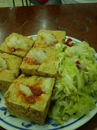 （台中：臭豆腐）穴をあけて～穴を埋めて食べる臭豆腐にはまっています～♪_b0182708_18310289.jpg