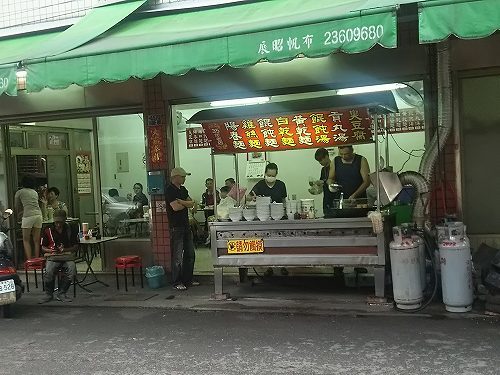 （台中：臭豆腐）穴をあけて～穴を埋めて食べる臭豆腐にはまっています～♪_b0182708_18312669.jpg