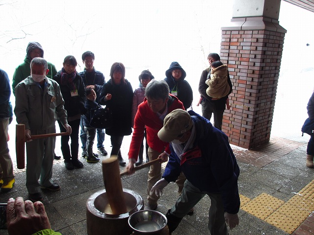 1月14日15日の臼で餅つき・団子さしのようすです。_b0189727_14185117.jpg