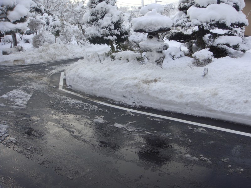 格安除雪機使ってみたが、疲れた_b0080681_16575381.jpg