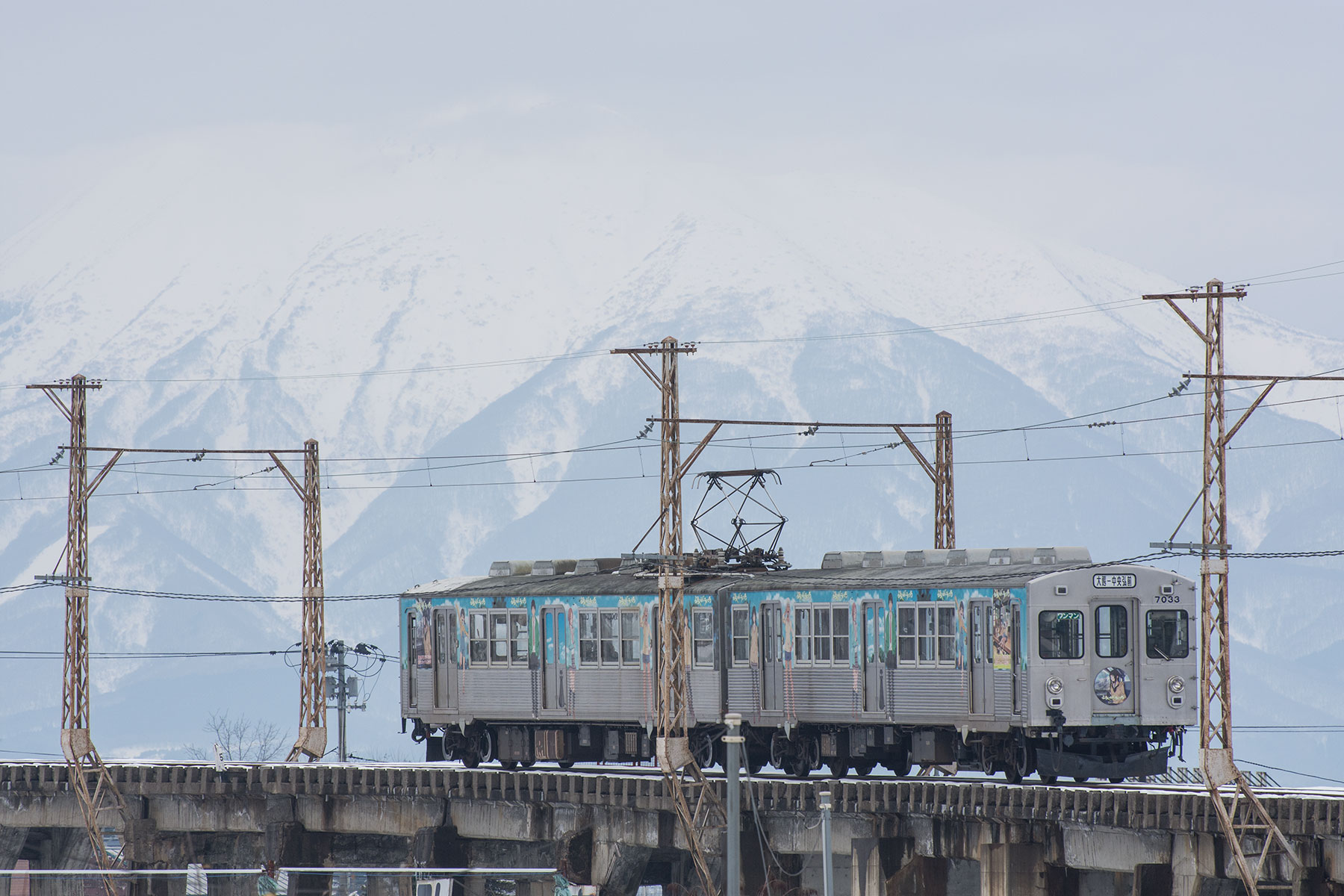 弘南鉄道 7000形 ふらいんぐうぃっちラッピング Sky Lounge Garden Transporter Side