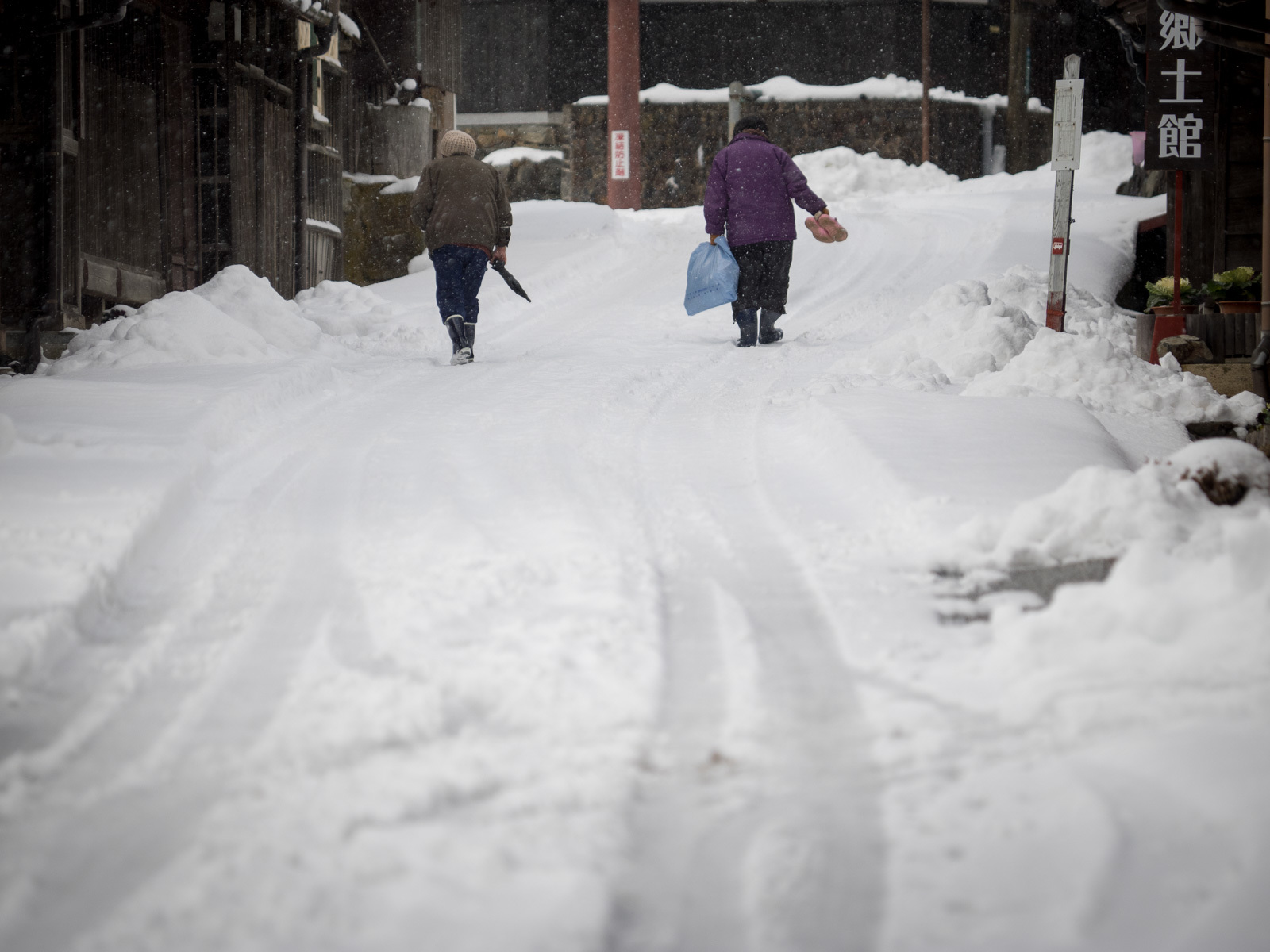 1月15日　雪　吹屋　の4_c0021726_09534120.jpg