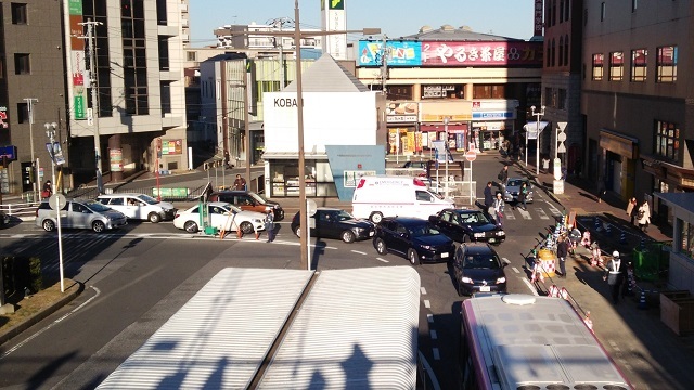 ＪＲ津田沼駅南口のエスカレーター設置と歩行者動線_c0236527_12212817.jpg