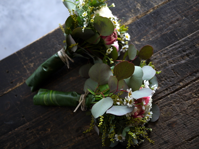 アーティフィシャルフラワー（造花）の花冠と、生花の花束。平和通2にお届け。_b0171193_18255347.jpg