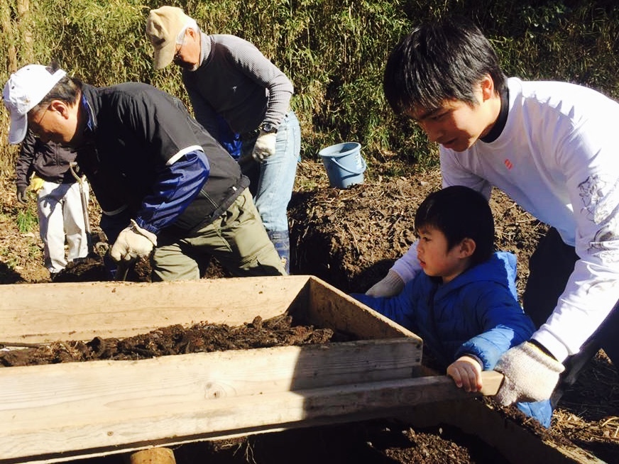 堆肥ふるい（舞岡公園本牧稲作部）_d0227298_17212417.jpg