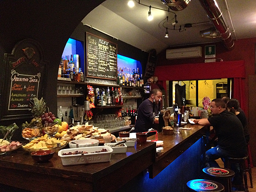 夕方を楽しむ習慣Aperitivo【アペリティーボ】の時間。_f0301305_18433016.jpg