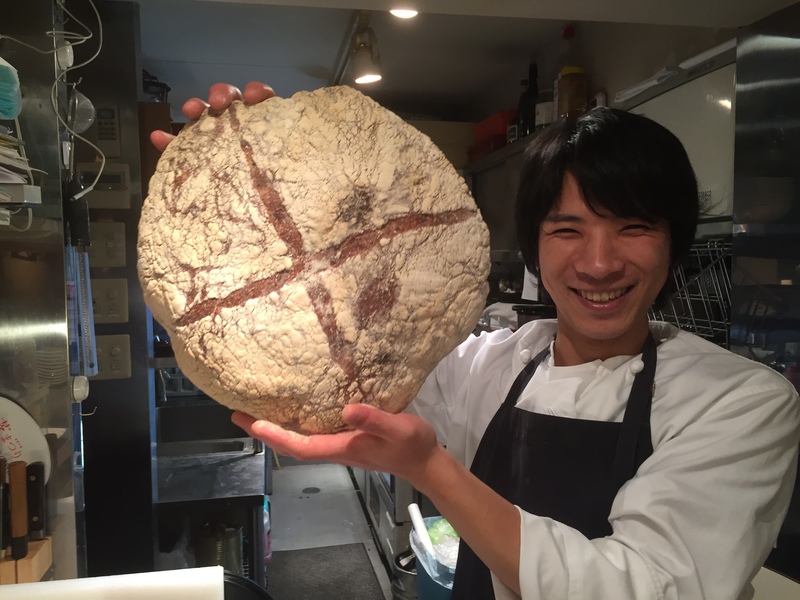 全粒粉のパンです!素晴らしい香ばしさと、小麦の甘さ。&1月24日(火)のランチメニュー_d0243849_21172931.jpg
