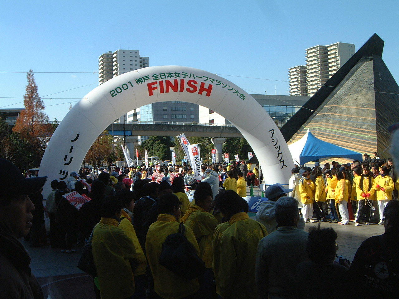 あのとき神戸にこんなものがあった！　2001年の神戸　神戸女子ハーフマラソン_b0051598_22414190.jpg