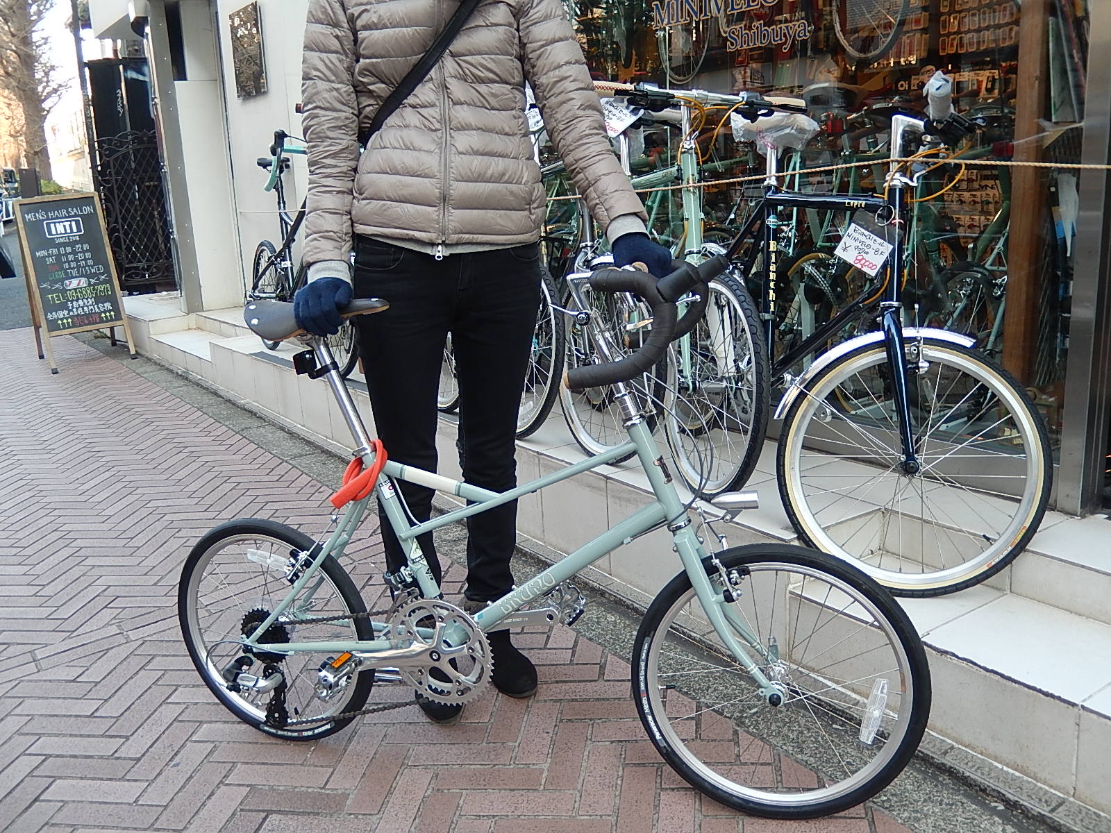 1月24日 渋谷 原宿 の自転車屋 FLAME bike前です_e0188759_1221837.jpg