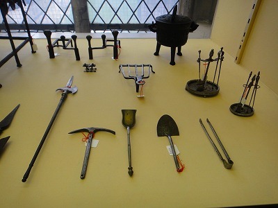鉄製の道具：金槌、シャベル_e0051968_00062048.jpg