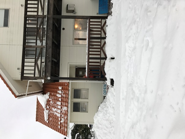 大雪で、お店が雪で埋もれています。_f0009169_984189.jpg