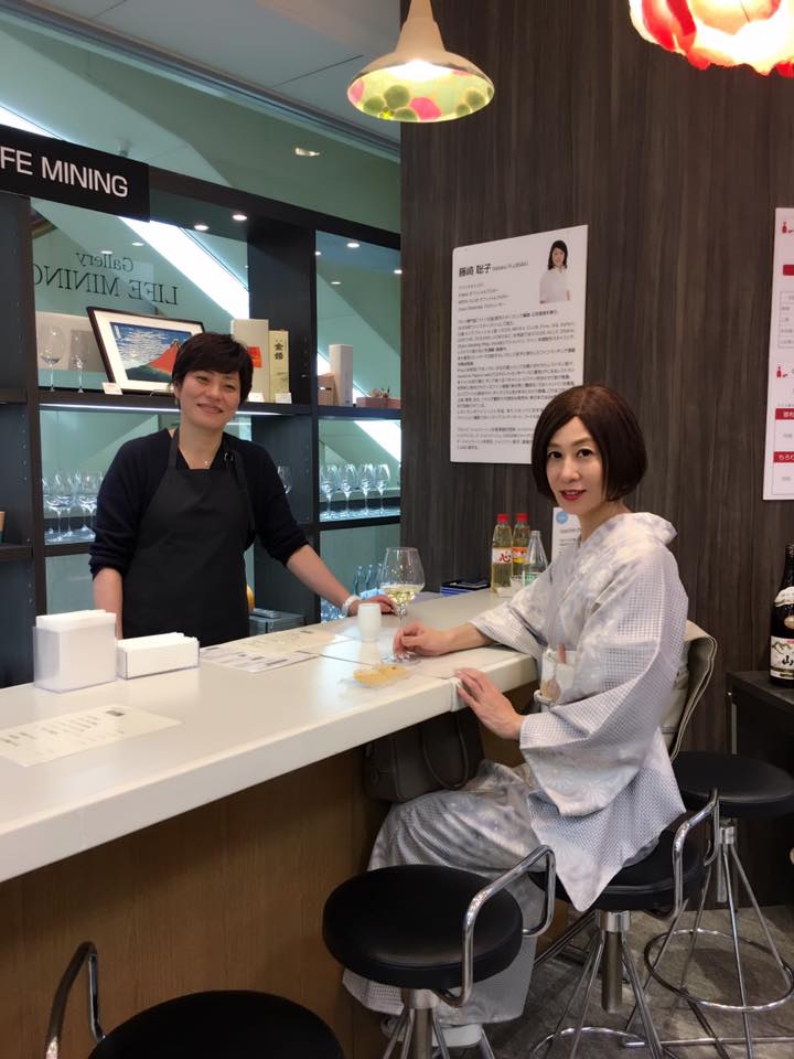 百貨店の売場にカウンターBAR出現❣️_a0138976_10534133.jpg