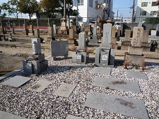 高松墓地で霊標板へ追加彫刻と納骨式の立ち会い_e0363711_10153229.jpg