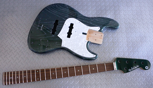 「Fast JMT × 3種と5弦Bass × 1種」の塗装が完了!_e0053731_1542730.jpg
