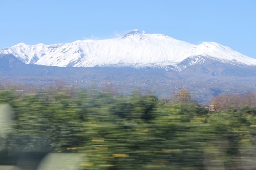 鉄道でカターニアからタオルミーナ駅へ_a0163227_1541137.jpg