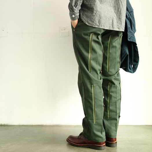 今日の逸品】［REBUILD by NEEDLES］のリメイクパンツ。