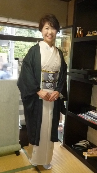 多津子さん・素敵な長羽織・小紋・まいづる三眠蚕帯。_f0181251_17302324.jpg