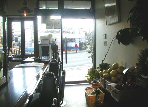 ●初めて入る松尾大社駅前の喫茶店_d0053294_1343238.jpg