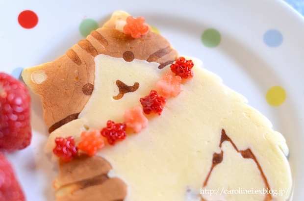 ホットケーキの日の猫パンケーキ　　Homemade Cat-shaped Pancake_d0025294_19132355.jpg