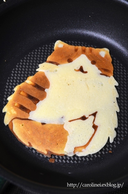 ホットケーキの日の猫パンケーキ　　Homemade Cat-shaped Pancake_d0025294_19140351.jpg