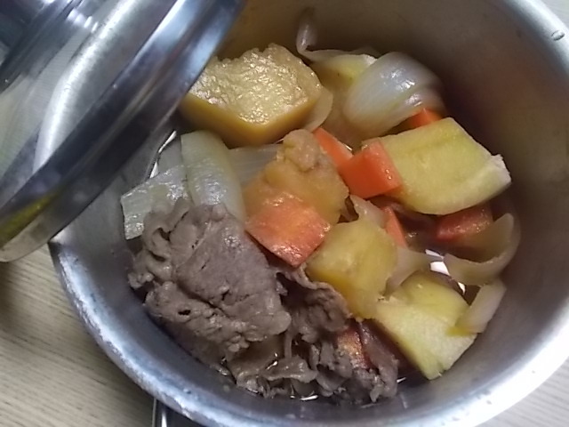 肉じゃがと、お餅_f0316507_16044137.jpg