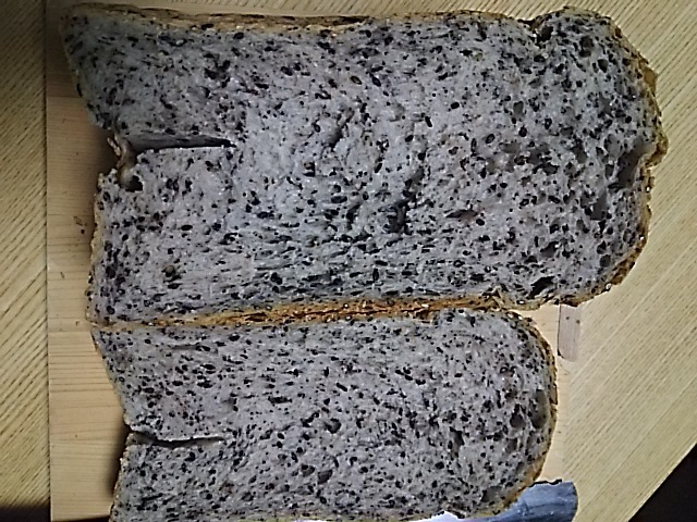 ごまパン焼いたよ_f0316507_20545805.jpg
