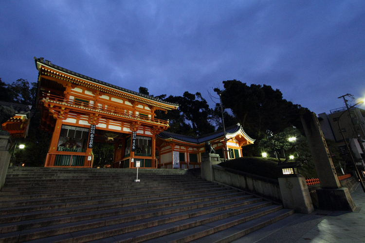 冬の八坂神社_b0169330_1459697.jpg