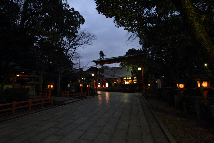 冬の八坂神社_b0169330_16171365.jpg