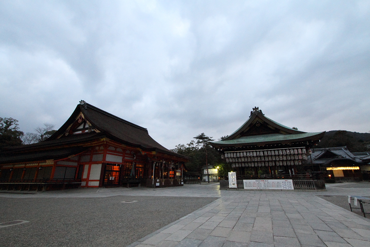 冬の八坂神社_b0169330_1653940.jpg