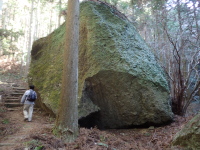 びく石山と奇岩奇石の笹川八十八石_e0200734_2310368.jpg