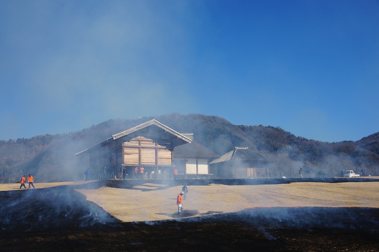 平沢官衙遺跡の芝焼き_b0124462_127346.jpg