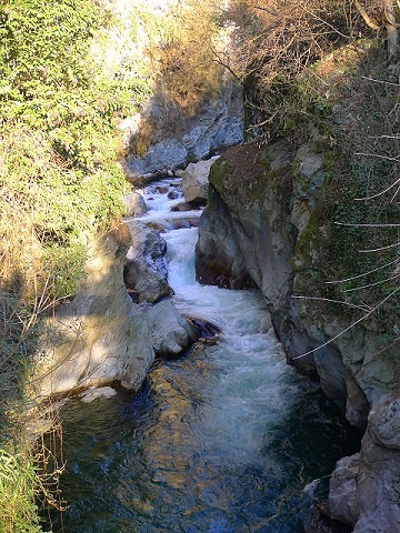 メラーノ、川沿いの遊歩道 （Sudtirol）_d0006400_258199.jpg